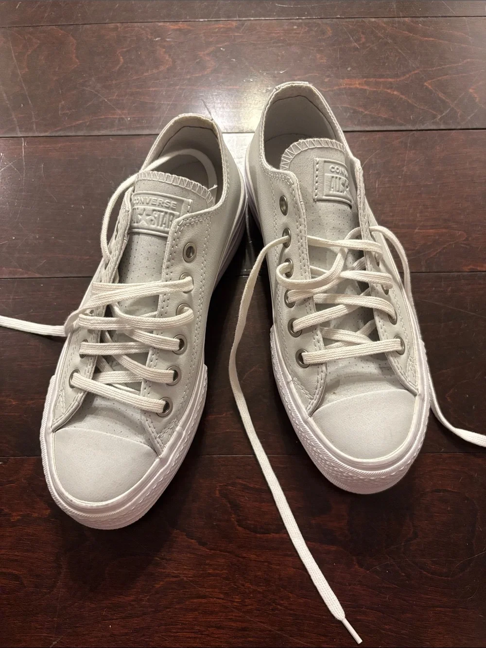 Women’s Converse Low Top Sneakers in Light Gray